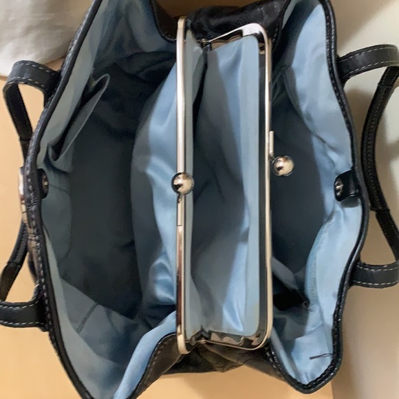 Beautiful coach bag. - Picture 2 of 2